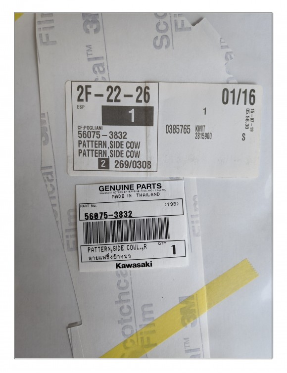 Baja adhesiva del lado derecho Hull 56075-3832 KAWASAKI NINJA 650 - 2
