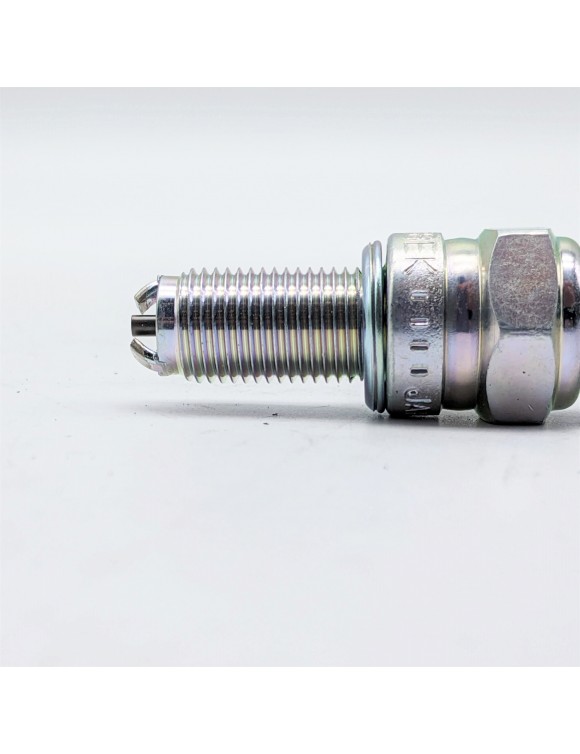 Bouchon d'allumage DPR7EA-9 T1290180 Triumph Rocket III Classic/Roadster/Touring - 3 Bouchon d'allumage DPR7EA-9 T1290180 Triumph Rocket III Classic/Roadster/Touring - 3